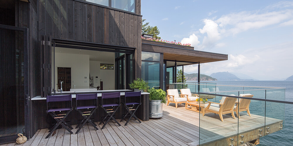 Folding windows offer pass-through service with casual outdoor seating. AH428