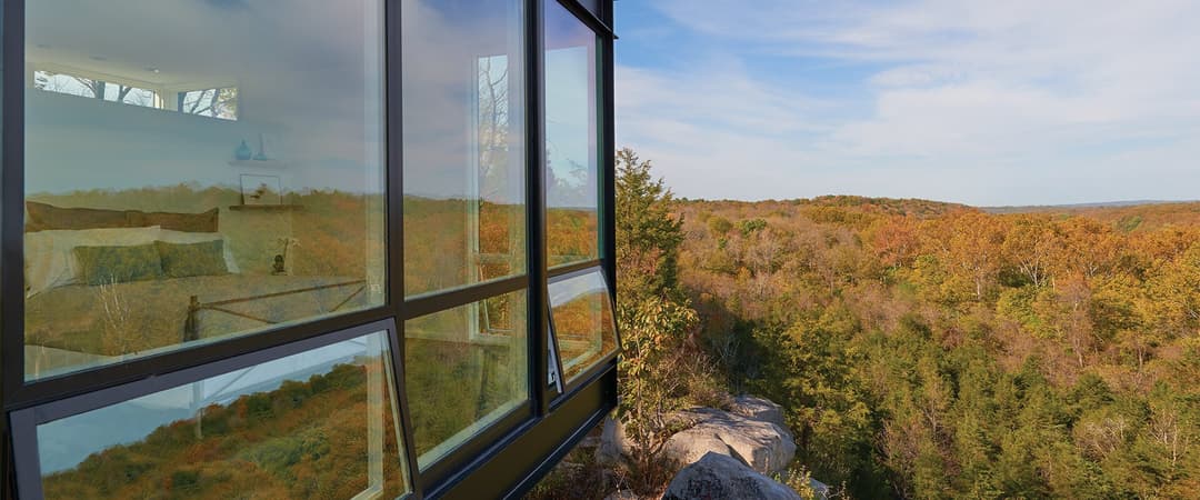 VistaLuxe WD LINE direct sets over awnings
Extruded aluminum clad exterior with fluoropolymer finish in Coal Black