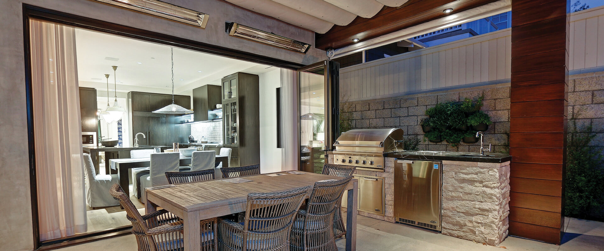 VistaLuxe Folding Door Exterior